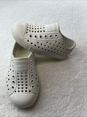 NATIVE C7 White Unisex Vegan Slip resistant waterproof shoes